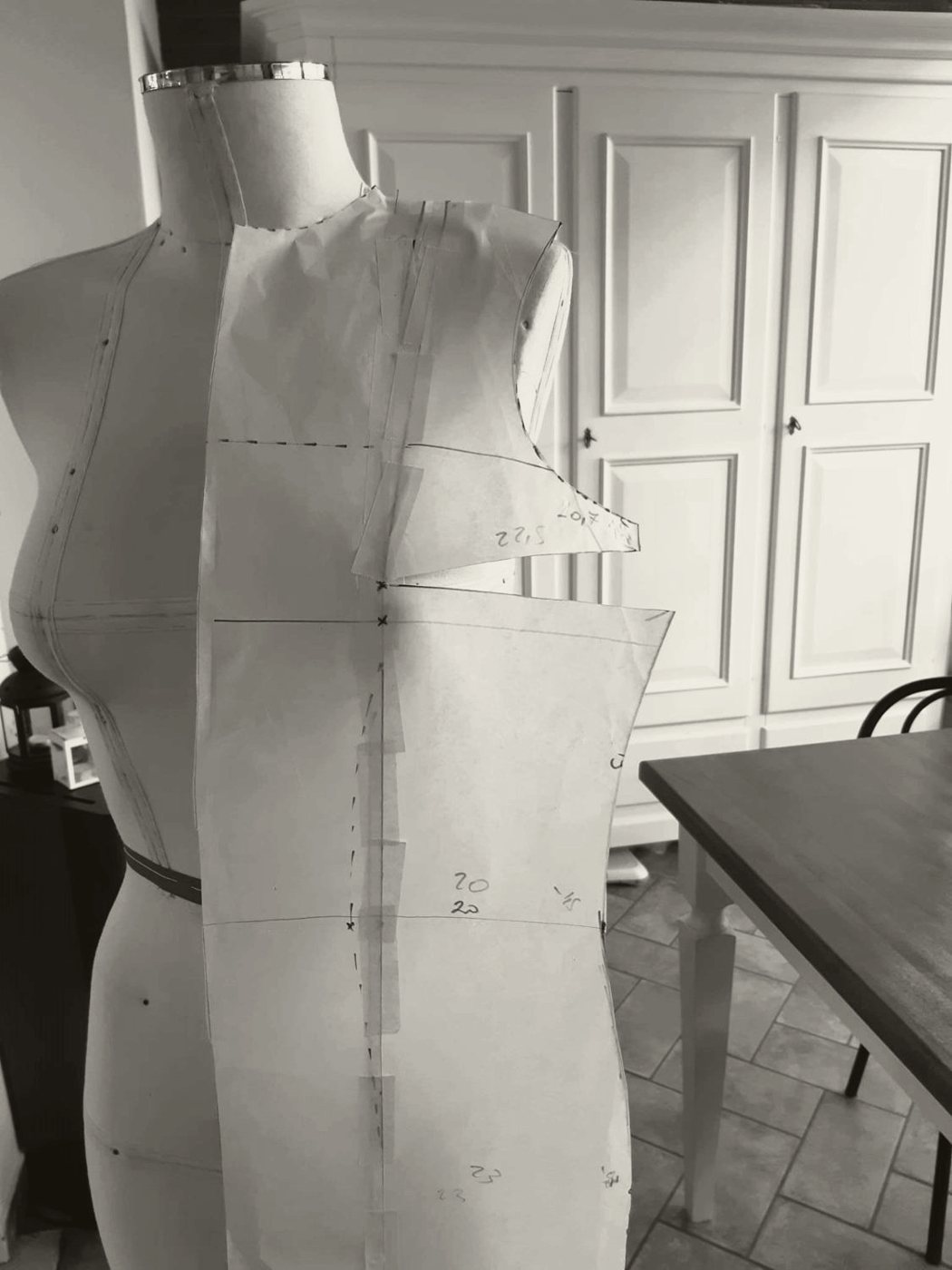 A full paper toile front on the canvas form
