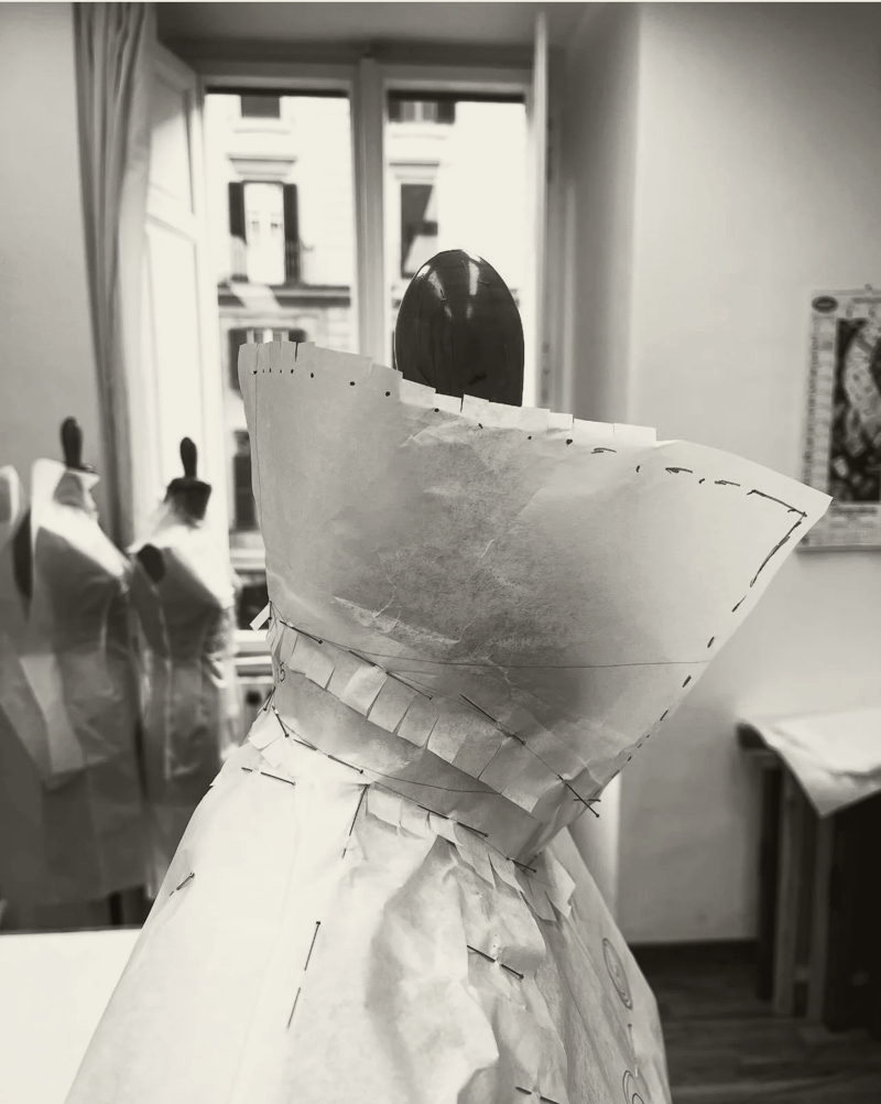 A sculptural paper collar, taking shape