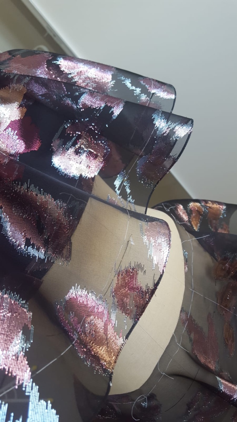 Tier edges in fil coupé organza